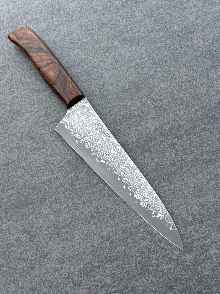Fleischmesser mit Wüsteneisenholz und Wellendamast